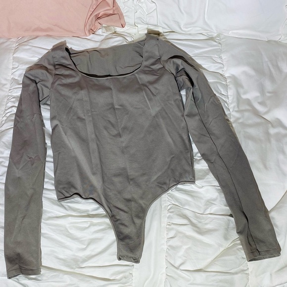 Skims Essential Scoop Neck Longsleeve Bodysuit Smoke Grey Neutral Large L/XL - Picture 4 of 11